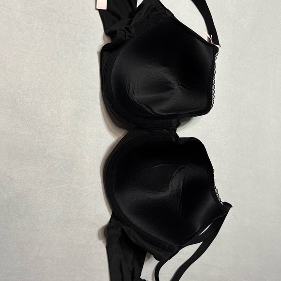 Black Victoria’s Secret Body by Victoria bra - Picture 2 of 3